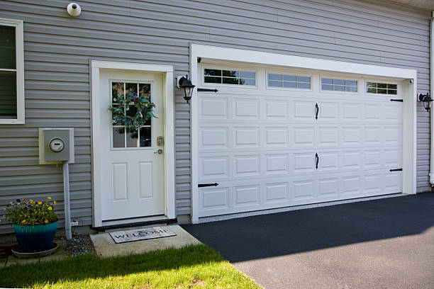 24/7 Emergency Garage Door Panel Replacement experts in Harvey County County, KS
